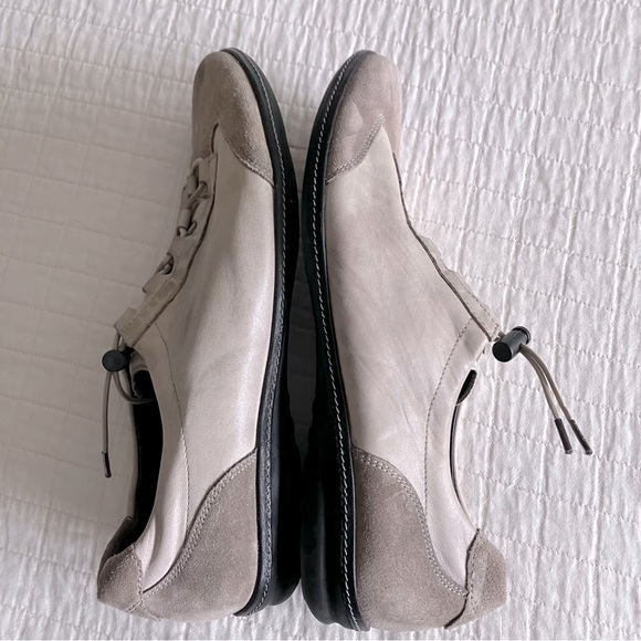 Paul Green neutral color leather/suede sneaker w/elastic tie - Picture 3 of 8